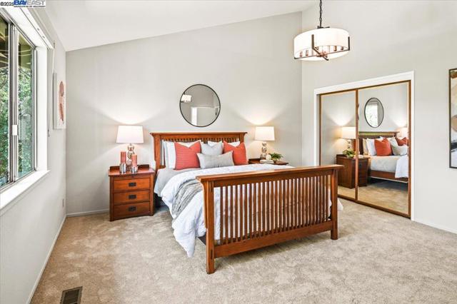 11110 Monan St, Oakland CA: https://media.crmls.org/mediaz/f7c0320e-c4f5-4246-a390-86505aca2fe4.jpg