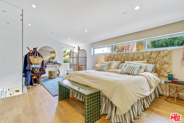 809 Brooks Avenue, Venice CA: https://media.crmls.org/mediaz/f7c0cdf7-9dda-4b7e-ba6c-dc2125378a3a.jpg