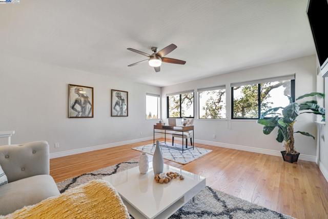 530 Oakshire Pl, Alamo CA: https://media.crmls.org/mediaz/f7c16db6-1a6c-4c26-89f5-7acba731eb60.jpg