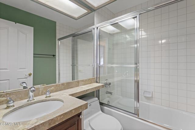 41985 Hemingway Court, Palm Desert CA: https://media.crmls.org/mediaz/f7c1b431-e800-4752-ad93-ac4fcb386618.jpg