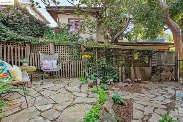 981 Indian Rock Ave, Berkeley CA: https://media.crmls.org/mediaz/f7c1cf1a-7143-4470-aa81-f2aad6f345d8.jpg