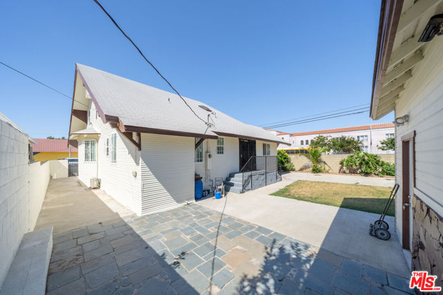 804 55th Street, Los Angeles, California 90037, 4 Bedrooms Bedrooms, ,2 BathroomsBathrooms,Single Family Residence,For Sale,55th,24429329