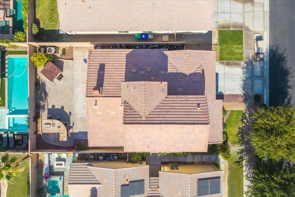 https://media.crmls.org/mediaz/f7c1fdf9-1d39-4207-b095-e4cc1f0192da.jpg?preset=X-Large