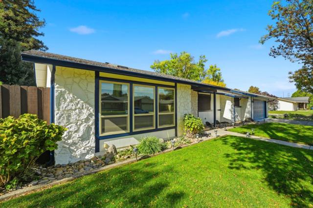 3405 Bellevue Drive, Modesto CA: https://media.crmls.org/mediaz/f7c208cc-28f9-45f1-a85b-66e16021056a.jpg