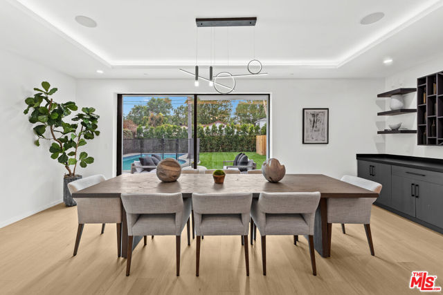 2631 Castle Heights Place, Los Angeles CA: https://media.crmls.org/mediaz/f7c24d66-0006-4cc5-b4fc-5cdcd0b7fbfa.jpg