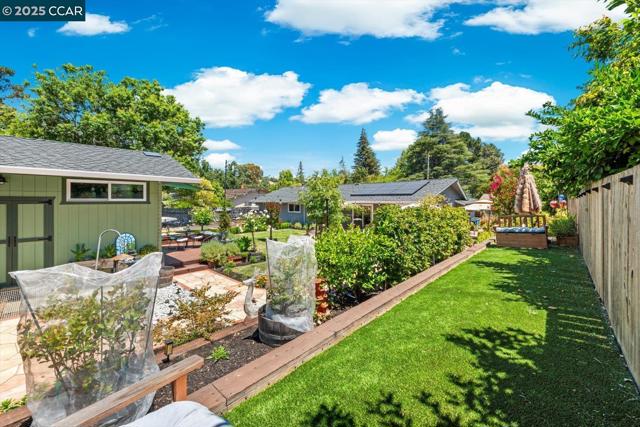3121 Del Oceano Dr, Lafayette CA: https://media.crmls.org/mediaz/f7c25da6-3e86-4e2d-9ba2-b62847dc65dd.jpg