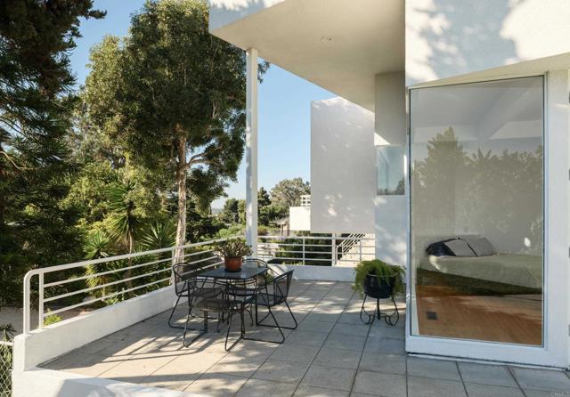 421 Serpentine Drive, Del Mar CA: https://media.crmls.org/mediaz/f7c286df-dc14-4802-88af-e5d3b876cad4.jpg