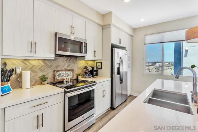722 Anchor Ct, Chula Vista CA: https://media.crmls.org/mediaz/f7c28f29-c30e-418c-a902-8d5c8b9a97ee.jpg