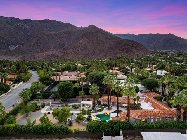 365 Camino Norte, Palm Springs CA: https://media.crmls.org/mediaz/f7c2bce0-0a38-4ddf-8cea-f9e700bc0fbc.jpg