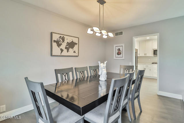 168 E Gainsborough Road, Thousand Oaks CA: https://media.crmls.org/mediaz/f7c37071-7c2b-4315-87f4-15b797cef3ed.jpg