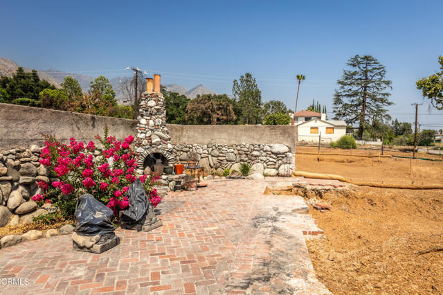 1215 E Mendocino Street, Altadena CA: https://media.crmls.org/mediaz/f7c4cc52-f833-423f-999d-371217da4542.jpg