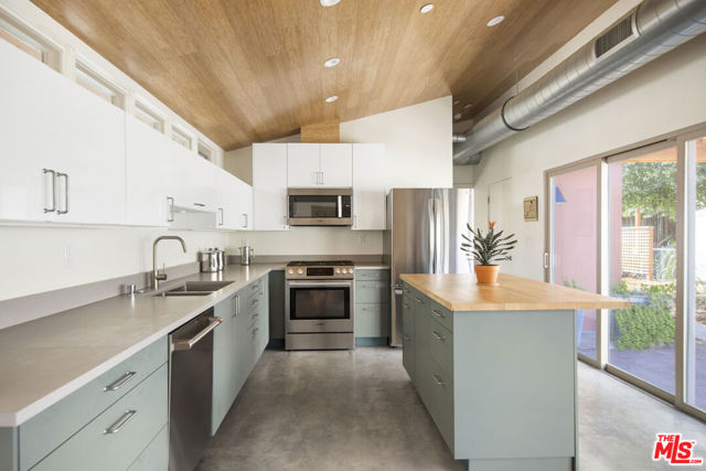 4989 Vincent Avenue, Los Angeles CA: https://media.crmls.org/mediaz/f7c522dd-4b77-4f93-a10d-d02e21bf5cef.jpg