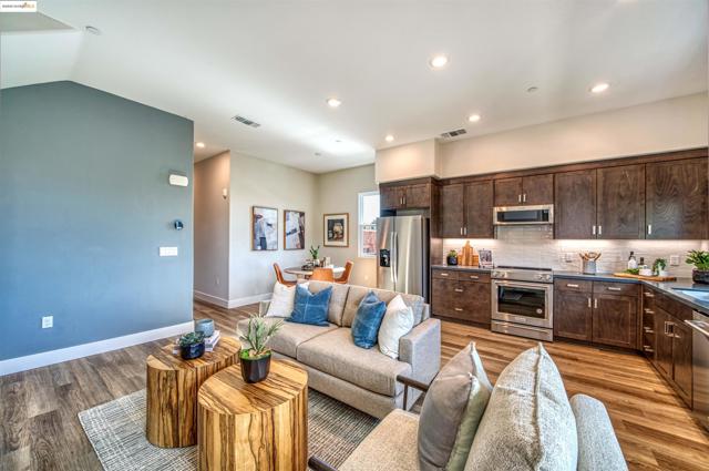 28971 Parkwood Lane, Hayward CA: https://media.crmls.org/mediaz/f7c5349a-6b2f-4afc-ad38-52602385ceaf.jpg