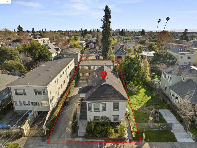 1628 Tyler St, Berkeley CA: https://media.crmls.org/mediaz/f7c5d295-d082-447b-b6d8-6d4ec0a8bad9.jpg
