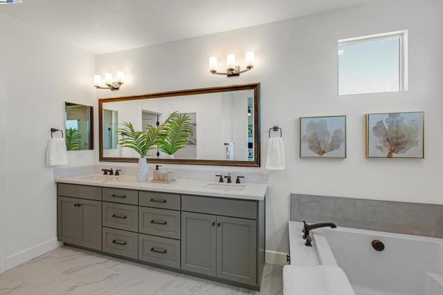 2222 Davie Pl, Tracy CA: https://media.crmls.org/mediaz/f7c5d5f2-8993-4c09-9bcb-bdb1bc4ba3dd.jpg