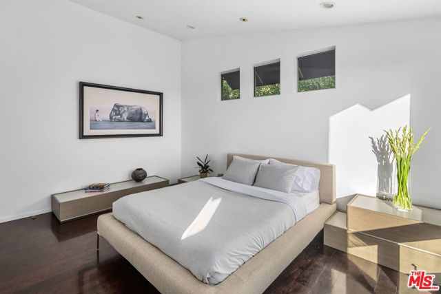 1415 Summitridge Drive, Beverly Hills CA: https://media.crmls.org/mediaz/f7c66b7b-7042-40b6-b0f1-0c5ec1d93f7f.jpg