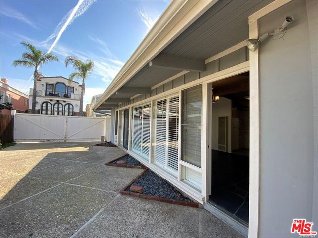 465 33RD Street, Manhattan Beach, California 90266, 3 Bedrooms Bedrooms, ,2 BathroomsBathrooms,Residential,Sold,33RD,22123469