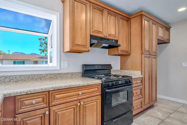 560 Randy Drive, Newbury Park CA: https://media.crmls.org/mediaz/f7c683bf-f2e3-4339-a968-ffbd3fcc0e05.jpg