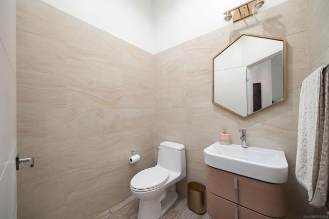 1215 17 Grand Ave, San Diego CA: https://media.crmls.org/mediaz/f7c6b7af-65f2-4a2f-b46f-4501c05610ad.jpg