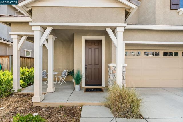 612 Farmstead Drive, Vacaville CA: https://media.crmls.org/mediaz/f7c7e793-883b-4f96-b039-d45d7c8b3e9f.jpg