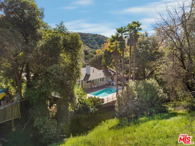 3443 Mandeville Canyon Road, Los Angeles CA: https://media.crmls.org/mediaz/f7c8fdfe-b5ad-49e2-afd7-9268f394aee3.jpg