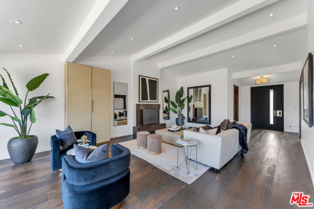 2960 LAKERIDGE Drive, Los Angeles CA: https://media.crmls.org/mediaz/f7c99e5c-9741-472d-8616-8b421b5ba376.jpg