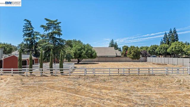 27000 S Hillview St, Tracy CA: https://media.crmls.org/mediaz/f7ca576d-0d61-4032-8edf-a55575cb52d1.jpg