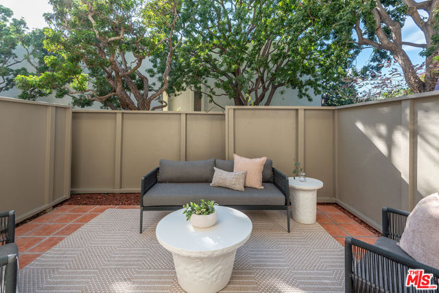 13234 Fiji Way, Marina del Rey CA: https://media.crmls.org/mediaz/f7cab7a4-3e65-4985-acaf-e9d50a8c761b.jpg