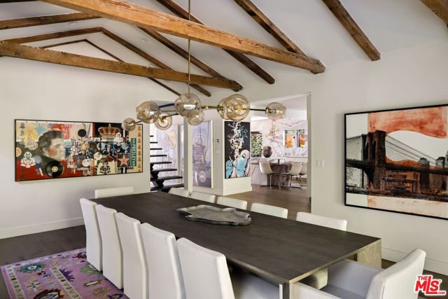 517 N Laurel Avenue, Los Angeles CA: https://media.crmls.org/mediaz/f7cb2fac-cf48-4e3d-b541-cf43ee993a5e.jpg