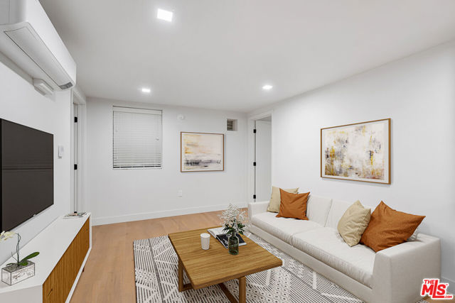 12320 MONTANA Avenue, Los Angeles CA: https://media.crmls.org/mediaz/f7cbaada-03ac-4ba1-91a1-a928e8f007bd.jpg