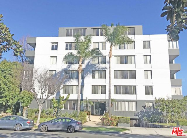 468 S Roxbury Drive, Beverly Hills CA: https://media.crmls.org/mediaz/f7cc4bdc-b6ef-4257-9c77-22b416edc9f3.jpg