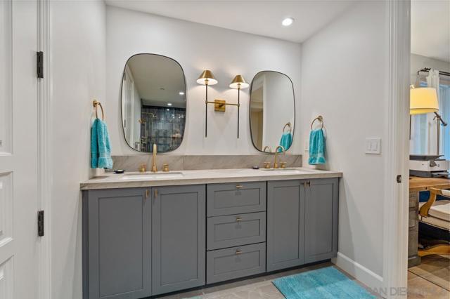 1040 Genter St, La Jolla CA: https://media.crmls.org/mediaz/f7cd07b0-2fcc-47de-920b-f3b6a3c57815.jpg