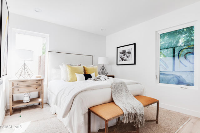 14322 W Collins Street, Sherman Oaks CA: https://media.crmls.org/mediaz/f7cdc9ff-97bd-4979-88ea-3c3dd971c25e.jpg