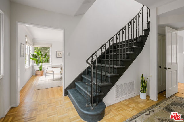 5919 Tuxedo Terrace, Los Angeles CA: https://media.crmls.org/mediaz/f7ce192b-f238-4d84-8598-362d805ac6a3.jpg