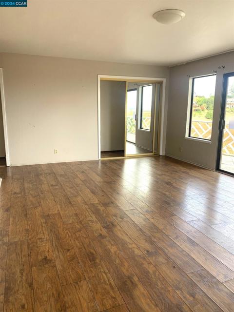 29 Anton Way, Novato CA: https://media.crmls.org/mediaz/f7ce1a26-120f-4829-b4f0-410b29e017d5.jpg