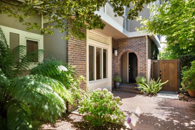 331 Arlington Road, Redwood City CA: https://media.crmls.org/mediaz/f7cf61b9-aae8-43d6-b8b3-42aa145c1a88.jpg