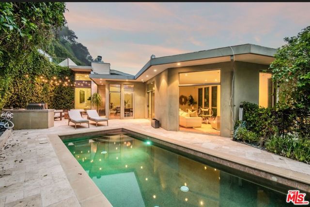 3685 Mandeville Canyon Road, Los Angeles CA: https://media.crmls.org/mediaz/f7cf839a-2ea1-4496-bbaf-96cd224027d0.jpg