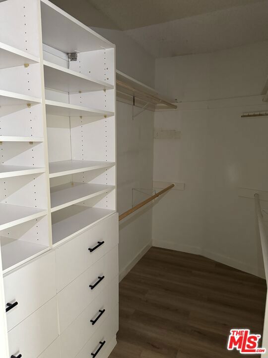 5400 Newcastle Avenue, Encino CA: https://media.crmls.org/mediaz/f7cf9c0c-9d0f-4beb-9a54-e5ab4deeb474.jpg