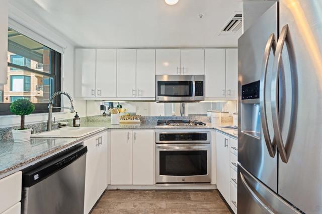 500 W Harbor Dr, San Diego CA: https://media.crmls.org/mediaz/f7d05bcb-ea37-42dd-b4ce-71bc1ec52ff7.jpg
