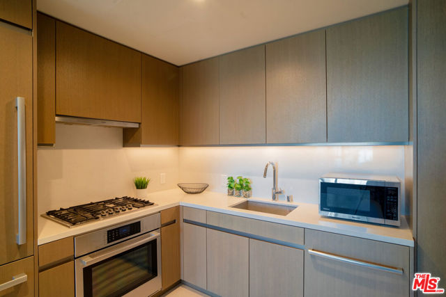 889 Francisco Street, Los Angeles CA: https://media.crmls.org/mediaz/f7d0f201-7948-46e2-89cc-3b2a38f53fad.jpg