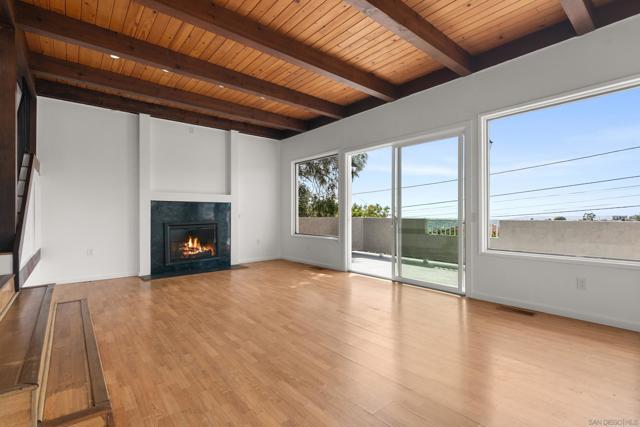 9811 Eucalyptus St, Spring Valley CA: https://media.crmls.org/mediaz/f7d14bb3-9080-41bc-a776-73cb67ce06f1.jpg