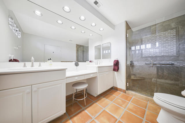 17 La Cerra Circle, Rancho Mirage CA: https://media.crmls.org/mediaz/f7d1567d-0c13-48e6-8656-434cf6406bc0.jpg