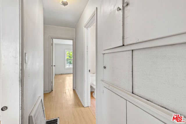 5718 Eveward Road, Culver City CA: https://media.crmls.org/mediaz/f7d1e115-9a6b-4ec6-a8a5-348e702444f8.jpg