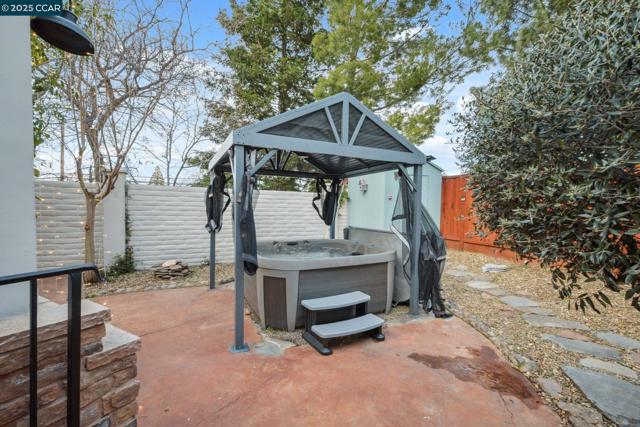 5497 Silver Sage Ct, Concord CA: https://media.crmls.org/mediaz/f7d1f424-dc2e-4d50-960c-a72461c05395.jpg