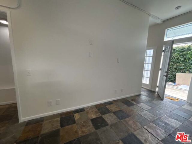 915 Broadway Street, Venice CA: https://media.crmls.org/mediaz/f7d25d41-0fc0-4e35-9b06-26725bc2f7d3.jpg