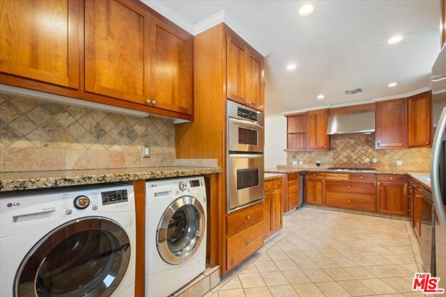 4385 Camellia Avenue, Studio City CA: https://media.crmls.org/mediaz/f7d31a6a-d960-4461-b3b3-68398fd7ccde.jpg