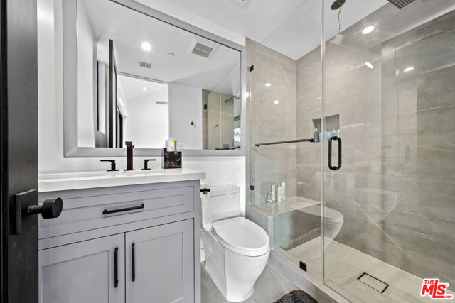 3140 Coldwater Canyon, Studio City CA: https://media.crmls.org/mediaz/f7d491f0-cb41-438a-9c62-15f3811e8235.jpg