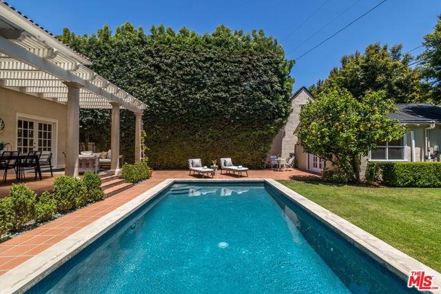 1622 N Orange Grove Avenue, Los Angeles CA: https://media.crmls.org/mediaz/f7d51b65-9114-450e-a12c-a5765c1da255.jpg