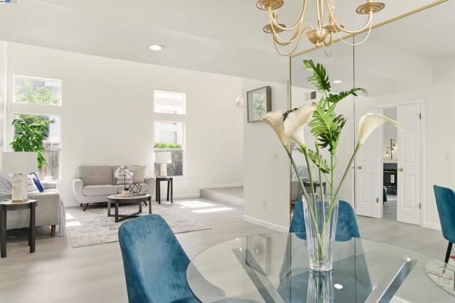 33243 Sunriver Cmn, Fremont CA: https://media.crmls.org/mediaz/f7d59ae5-ef65-4135-8ea9-ef9841e3e170.jpg