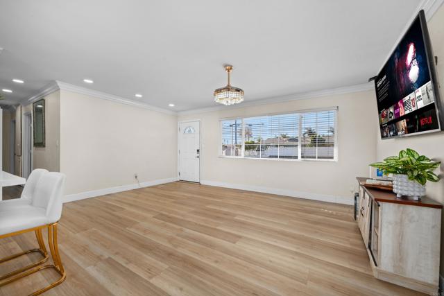 Image 4 of 24 For 706 Ash Street